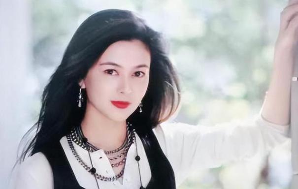 62歲關(guān)之琳晚年以狗為伴！婚姻情感！